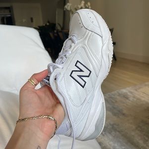New balance shoes in white